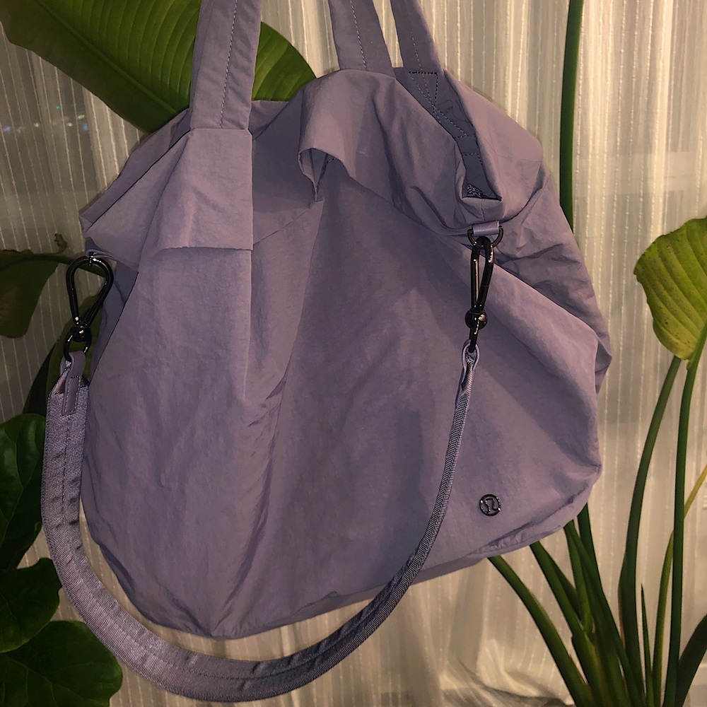 Lululemon on my level gym bag